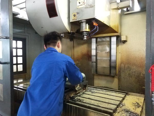 生产设备：加工中心